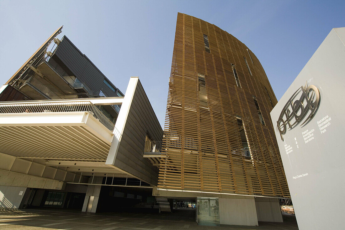 Biomedical research building of Barcelona, by Manel Brullet y Albert de Pineda. Barcelona, Spain