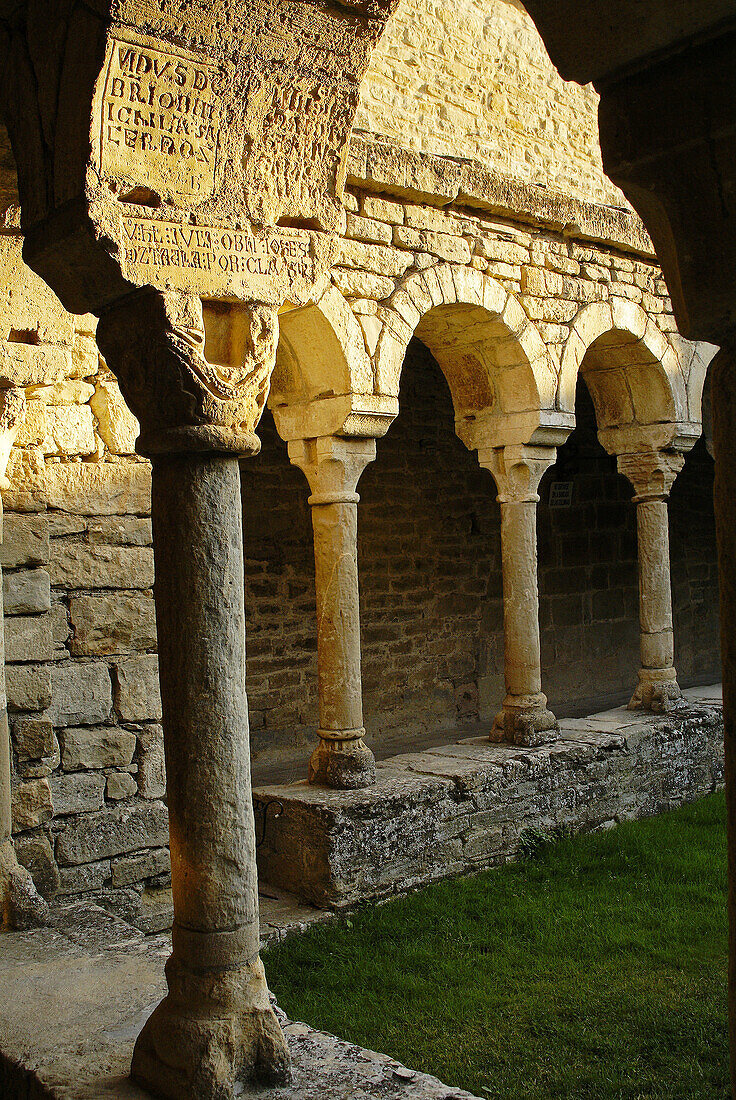 Kreuzgang. Romanische Kathedrale von San Vicente. Roda de Isábena. Aragonien. Spanien