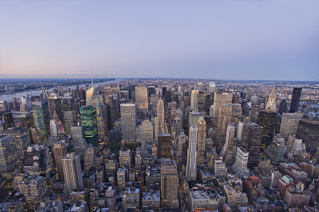 Blick vom Empire State Building auf Midtown Manhattan, New York City, New York, USA