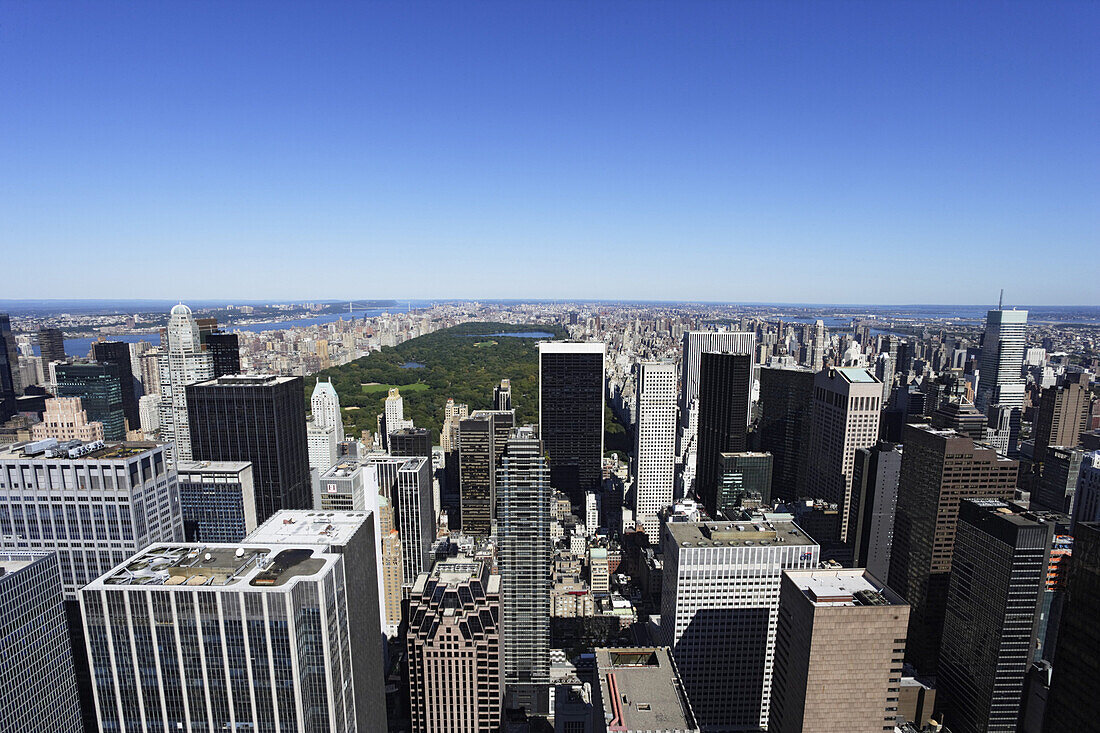 Blick über Hochhäuser zum Central Park, Manhattan, New York City, New York, USA