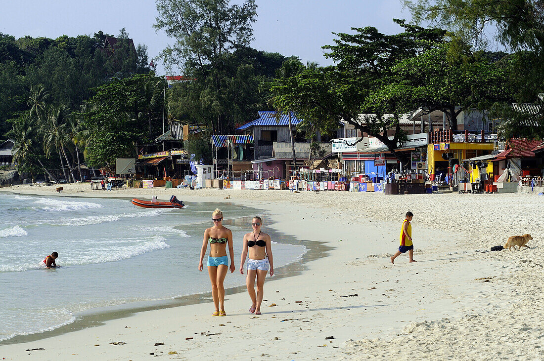 Menschen am Ao Hat Rin Beach, Ko Phangan, Thailand