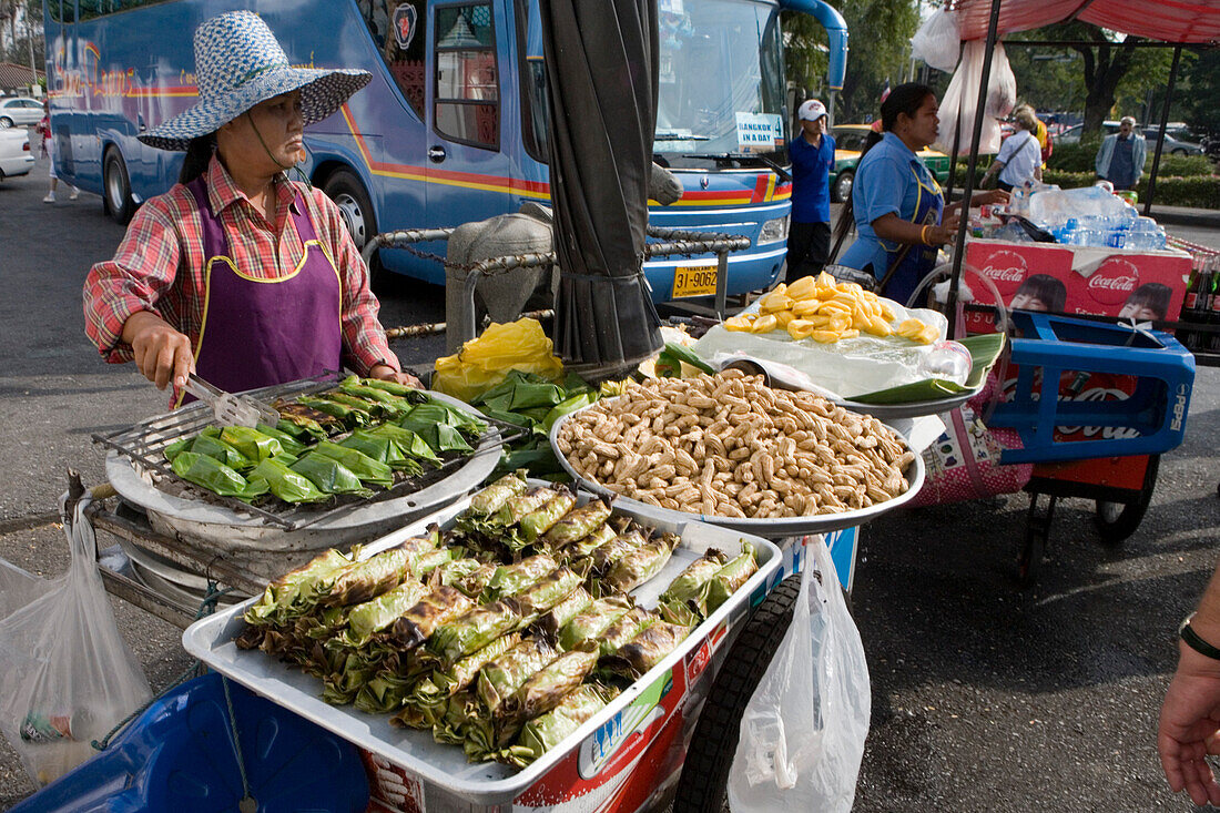 Woman preparing food, Street Vendor Food Stall, Bangkok, Thailand, Asia