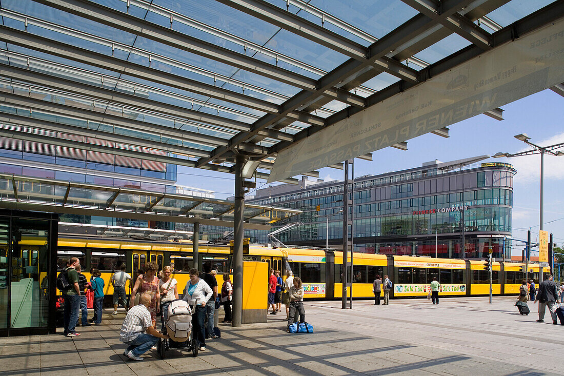 Gebäude am Wiener Platz, Dresden, Sachsen, Deutschland