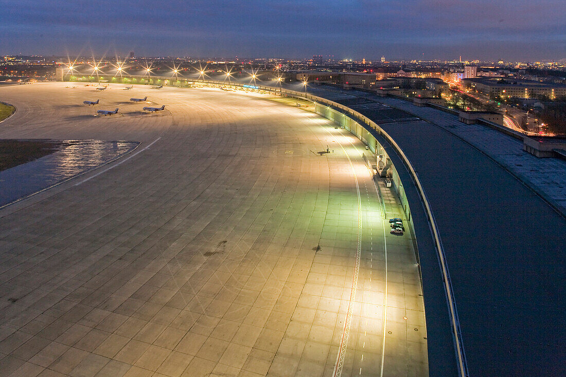 Flughafen, Tempelhof, Rollfeld, Airport, Vordach, Hangar, Halle, Flugfeld, Berlin