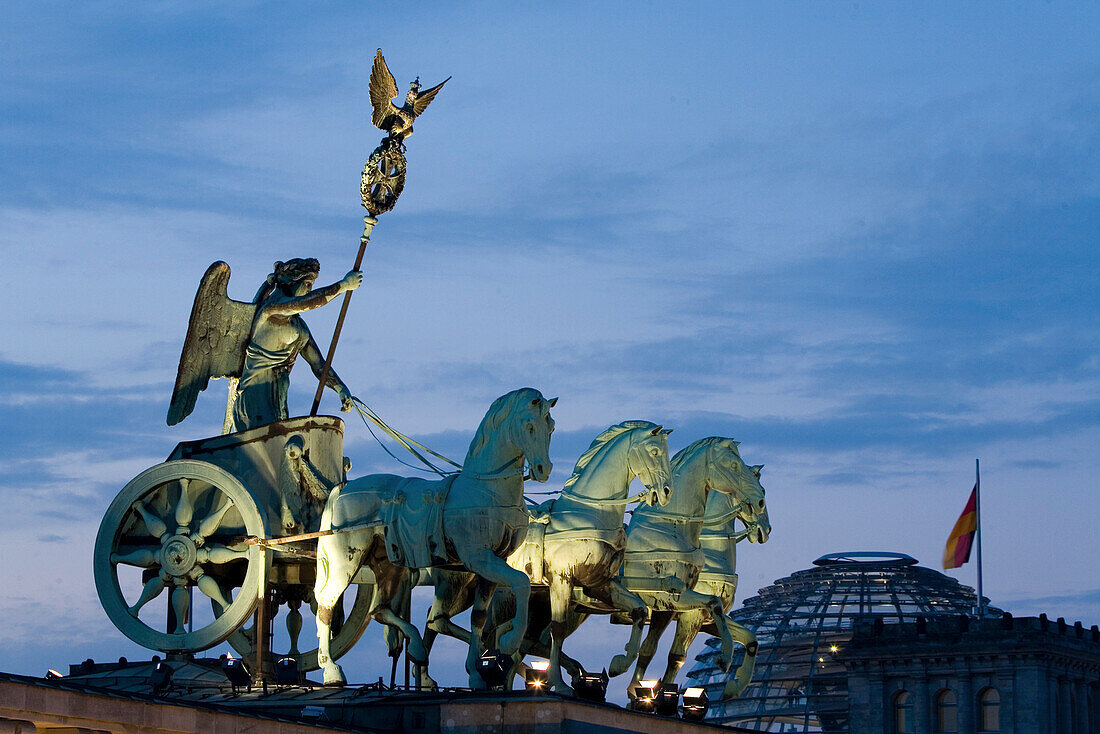 Quadriga auf dem Brandenburger Tor, Reichstag. Berliner Wahrzeichen.