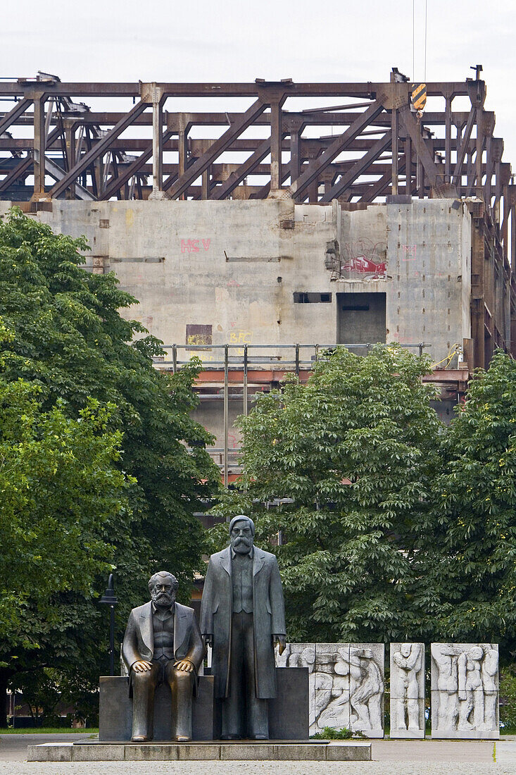 Marx-Engels-Forum am Palast der Republik, Berlin, Deutschland