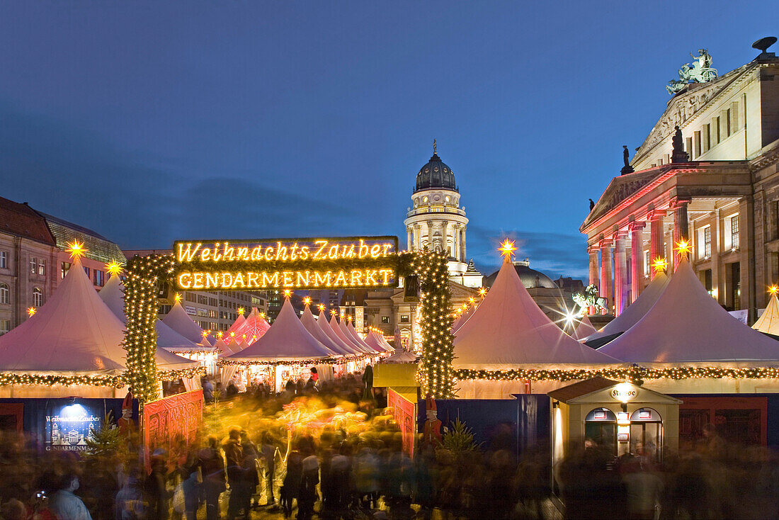 Weihnachtsmarkt am Gendarmenmarkt, Nachts,  Berlin