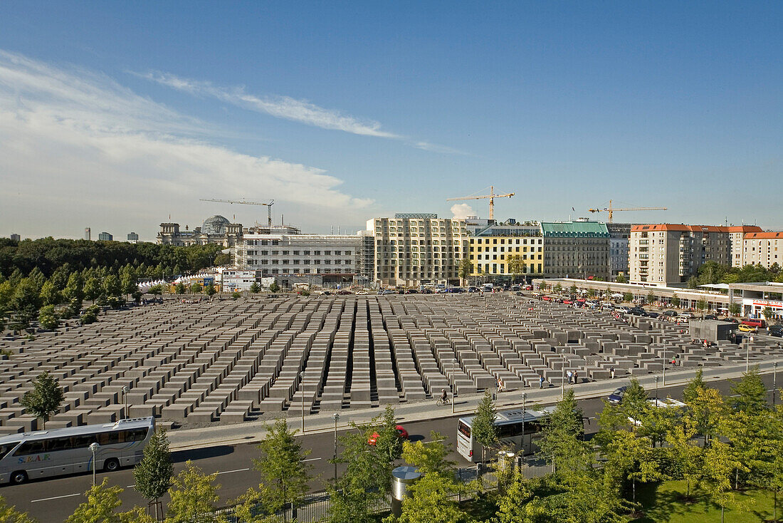 2.711 Stelen des Holocaust-Mahnmals vor Akademie der Künste und Adlon Hotel, Denkmal für die ermordeten Juden Europas