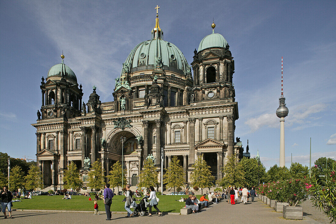 Berliner Dom, Berlin Cathedral church, Lustgarten, summer, Berlin