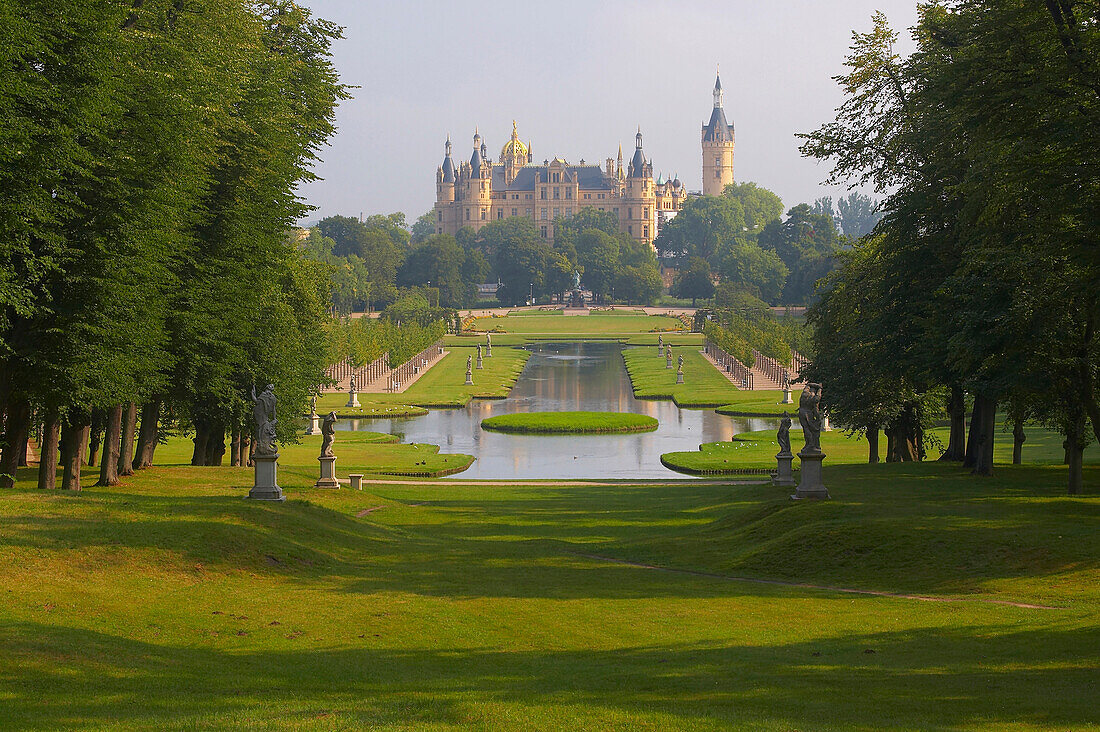 castle of Schwerin, lake of Schwerin, Mecklenburgische Seenplatte, Mecklenburg-Vorpommern, Germany, Europe