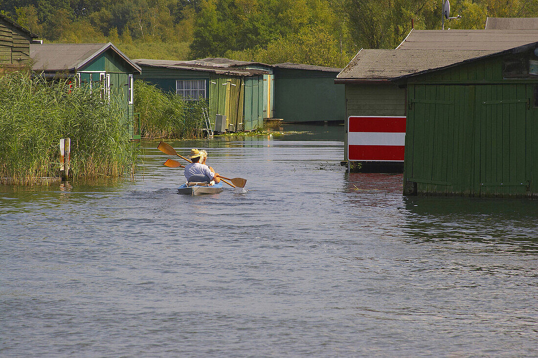 Kanu auf der Müritz-Elde-Wasserstraße, Plau, Mecklenburgische Seenplatte, Mecklenburg-Vorpommern, Deutschland