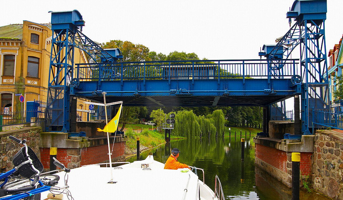 With the houseboat on the Müritz-Elde-Waterways, Plau, Mecklenburg, Germany, Europe