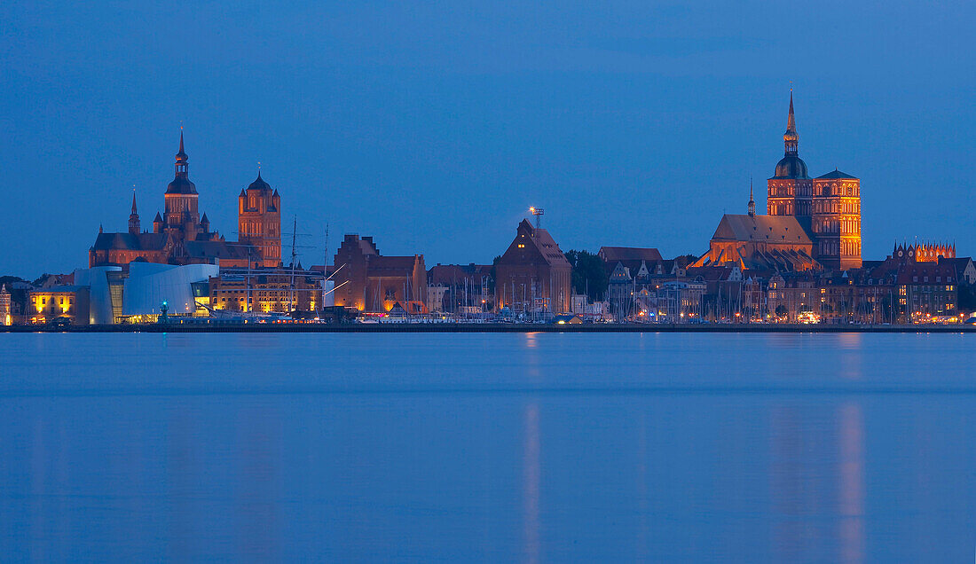 Blick auf Stralsund, Ostsee, Mecklenburg-Vorpommern, Deutschland, Europa