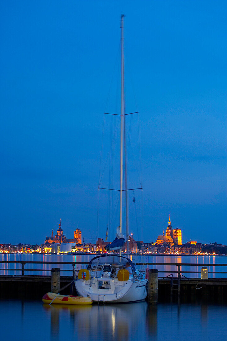 Blick auf Stralsund, Ostsee, Mecklenburg-Vorpommern, Deutschland, Europa