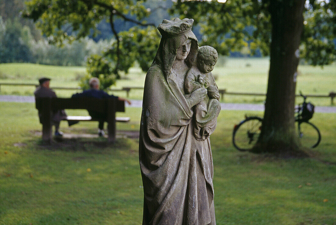 Virgin Mary statue, Westerwinkel castle, Ascheberg, Muensterland, North Rhine-Westphalia, Germany