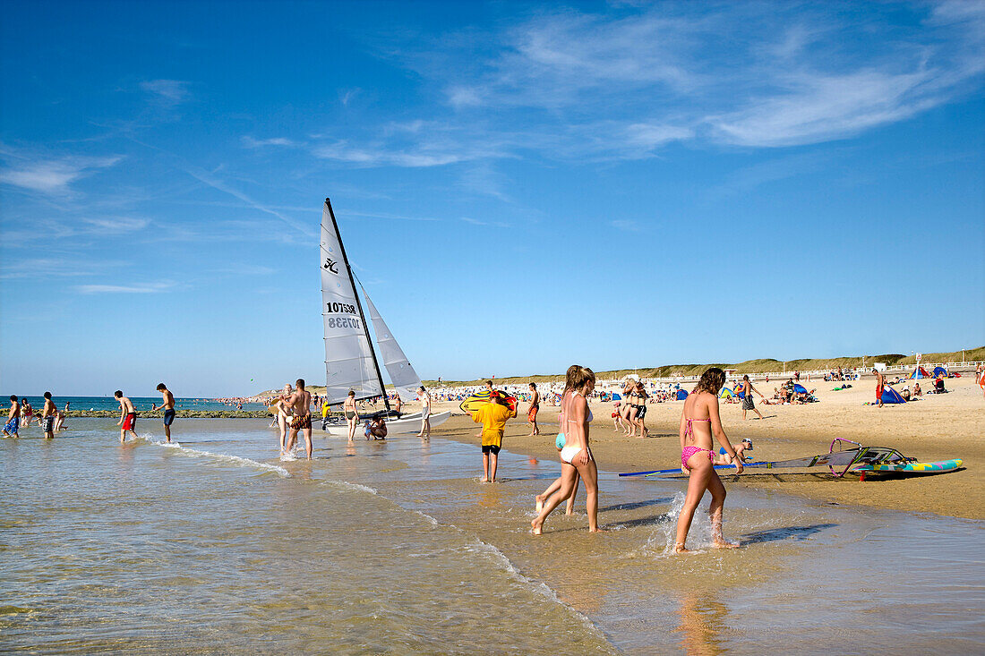 People on beach, Westerland, Sylt Island, Schleswig-Holstein, Germany