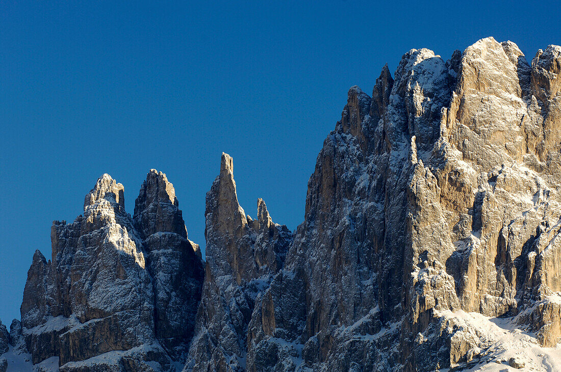 Berglandschaft in Winter mit Vajolettürme, Tiers, Karerpass, Rosengarten, Rosengartengruppe, Eggental, Südtirol, Italien