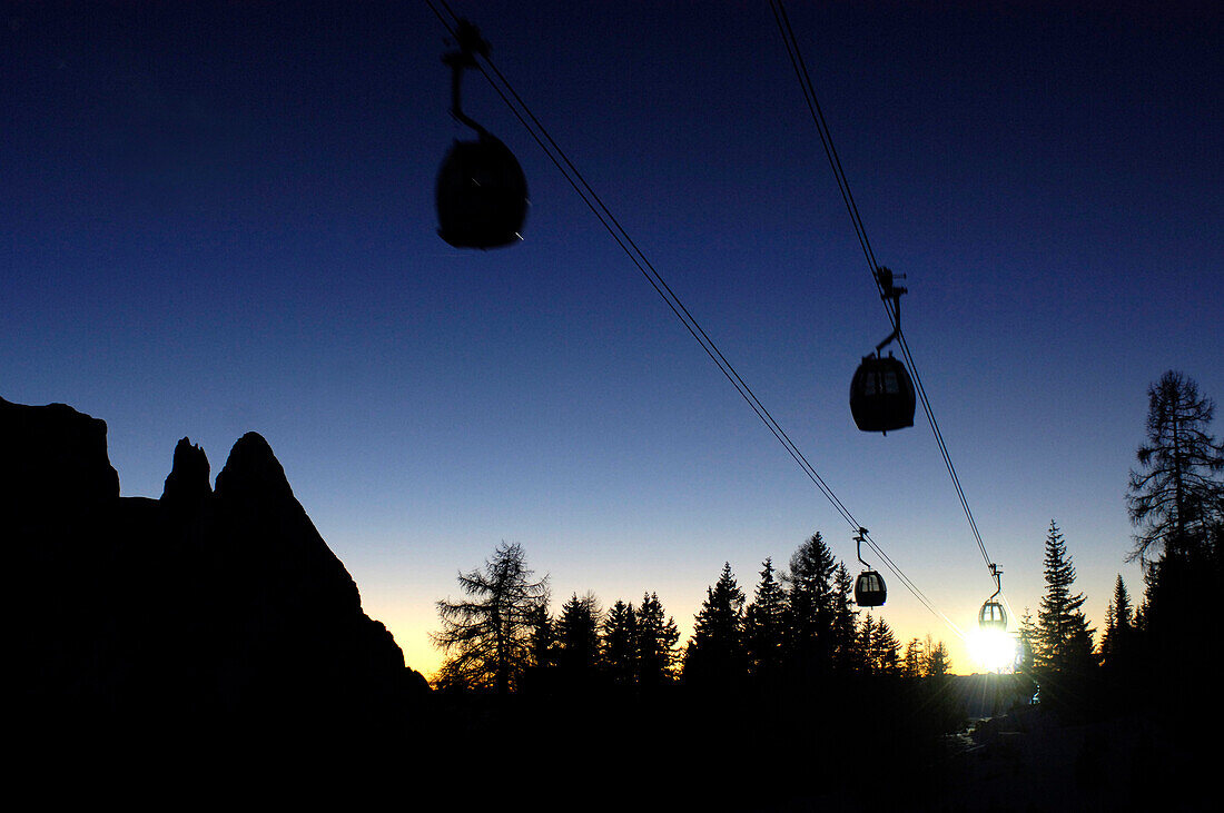 Gondelbahn bei Sonnenuntergang, Umlaufbahn, Seiser Alm, Schlerngebiet, Südtirol, Italien
