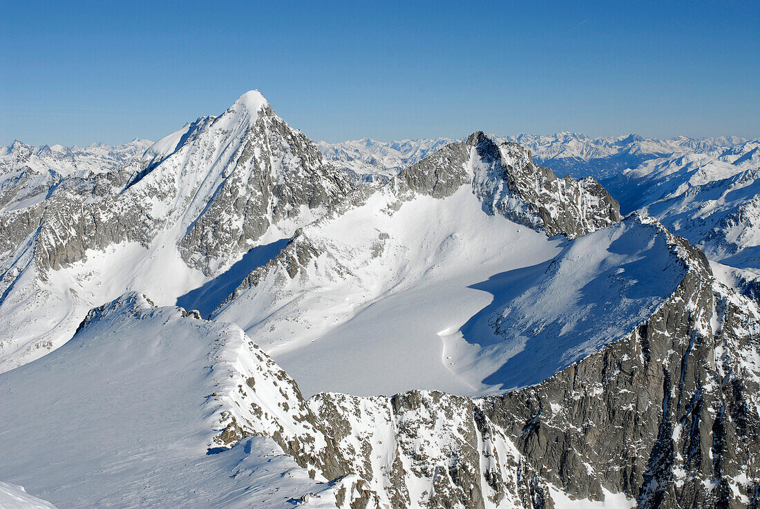 Berglandschaft in Winter, Naturpark Rieserferner Ahrn, Rieserfernergruppe mit Hochgall, Südtirol, Italien