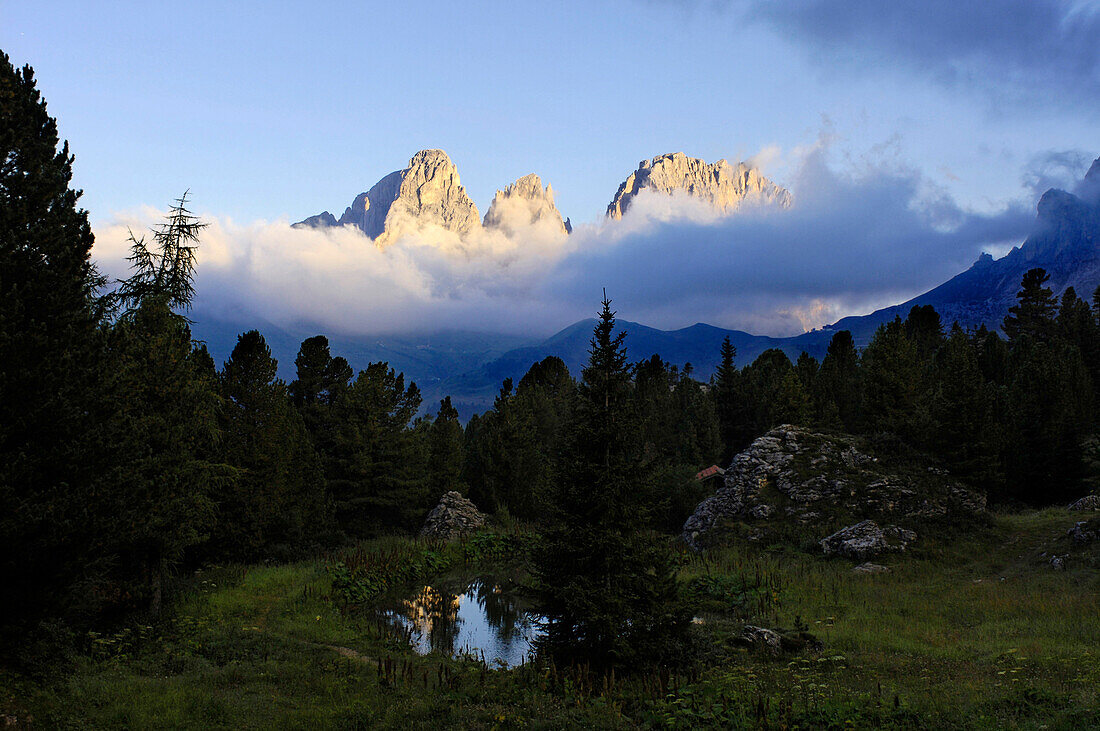 Sunrise over a mountain lake, Grohmannspitze in the background, Langkofel moutain range, Groedner Dolomites, South Tyrol, Italy