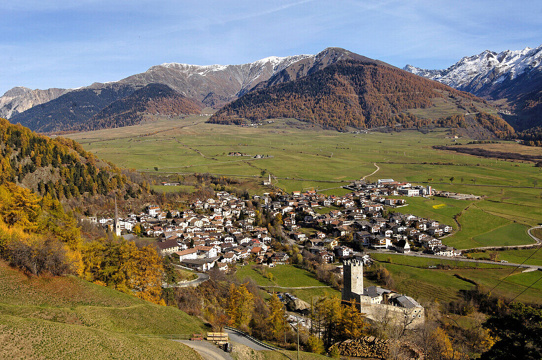 Die Fürstenburg und Burgeis, Vinschgau, Südtirol, Italien
