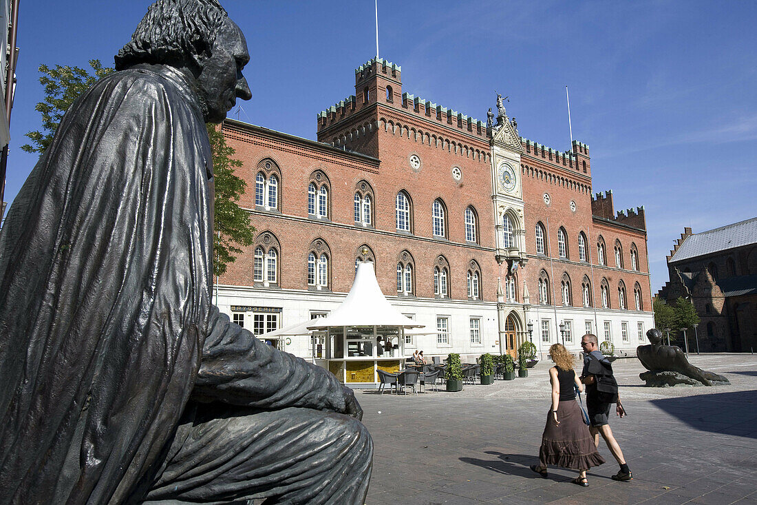 Rådhus. H.C. Andersern staue. Odense. Denmark.