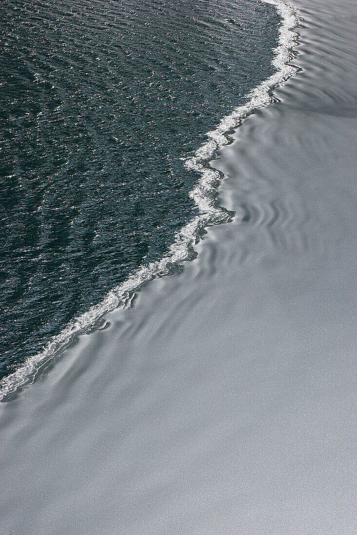 Thaw, Paso Nuevo reservoir. Huesca province, Aragon, Spain