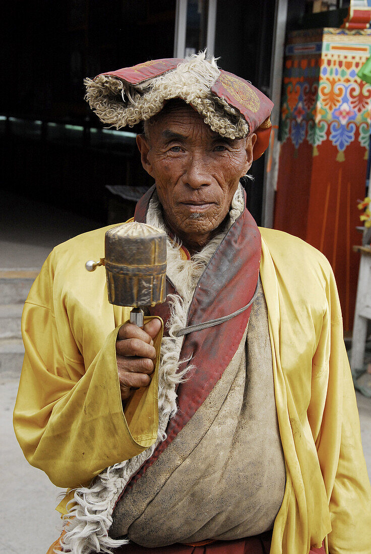 Tibetan pilgrim going round the Potala to end the pilgrimage. Lhasa. Tibet. China.