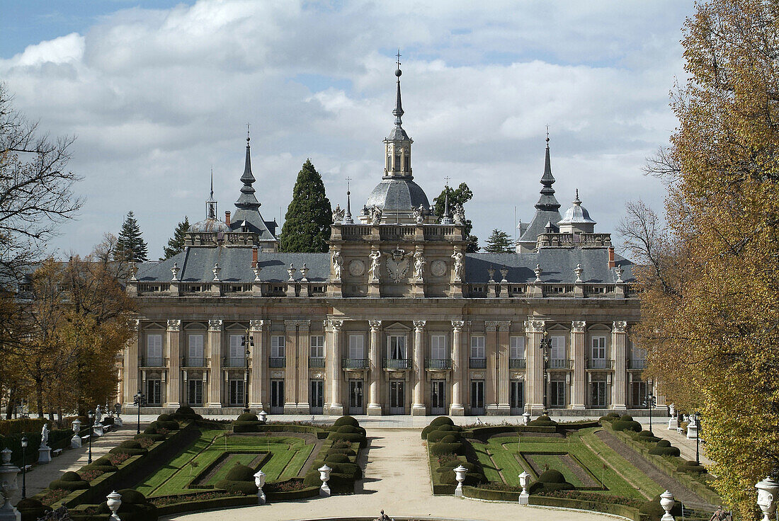 La Granja de San Ildefonso. Segovia province, Castilla-León, Spain. Autumn 2006. Baroque style façade (Architects: Ardemans, Juvara and Sachetti. 17th-18th centuries)