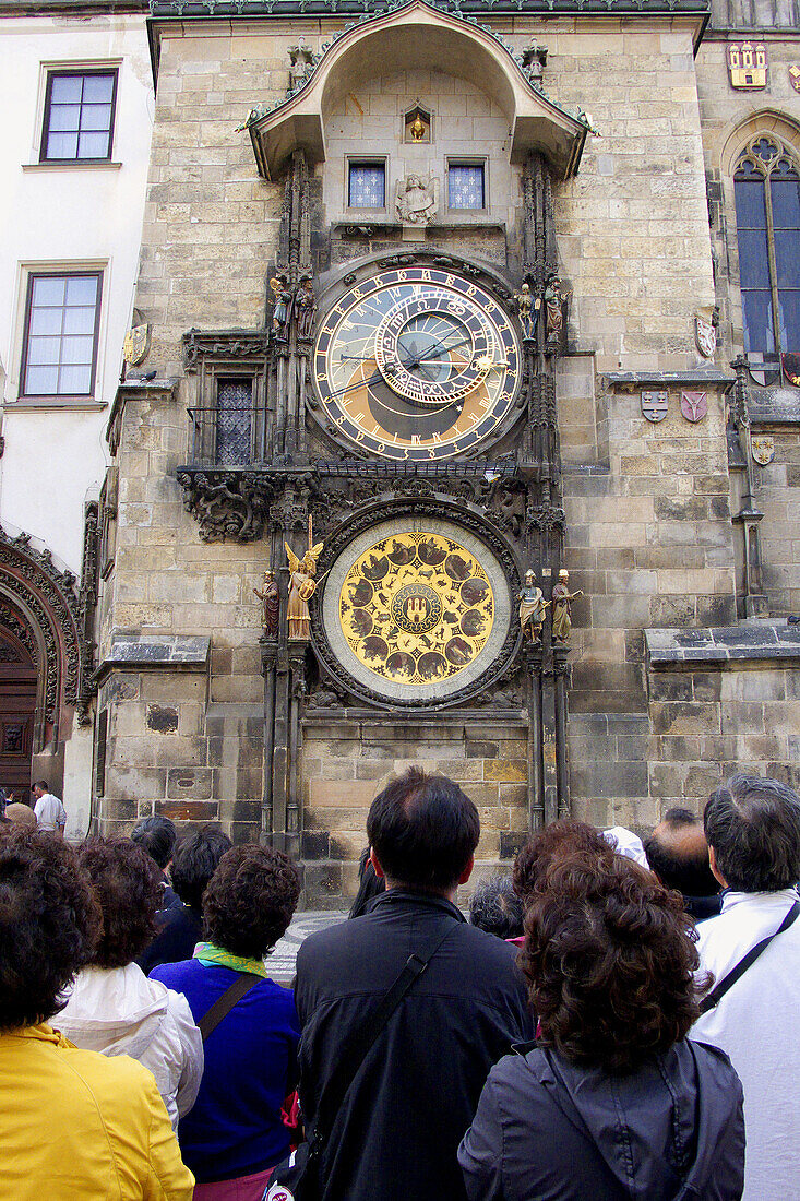 Astronomical clock. Old Town Hall. Prague. Czech Republic / La Torre con el reloj astronómico forma parte del Ayuntamiento de la Ciudad. Este reloj fue construido en 1410 y modificado varias veces. Praga. República Checa.