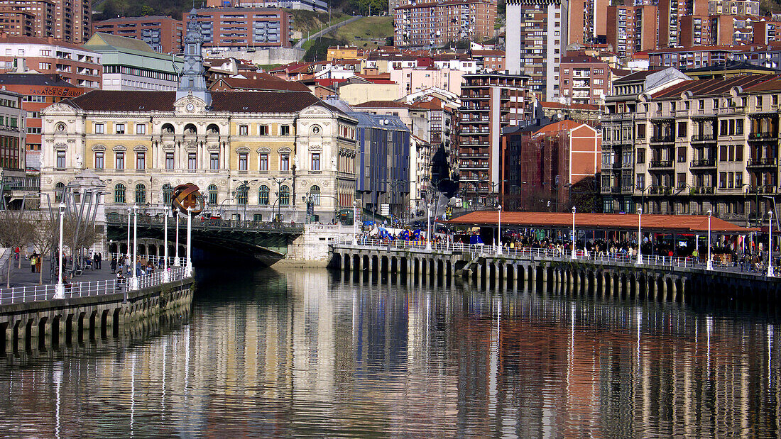 Ria Nervion' and City Hall, Bilbao, Basque Country, Spain