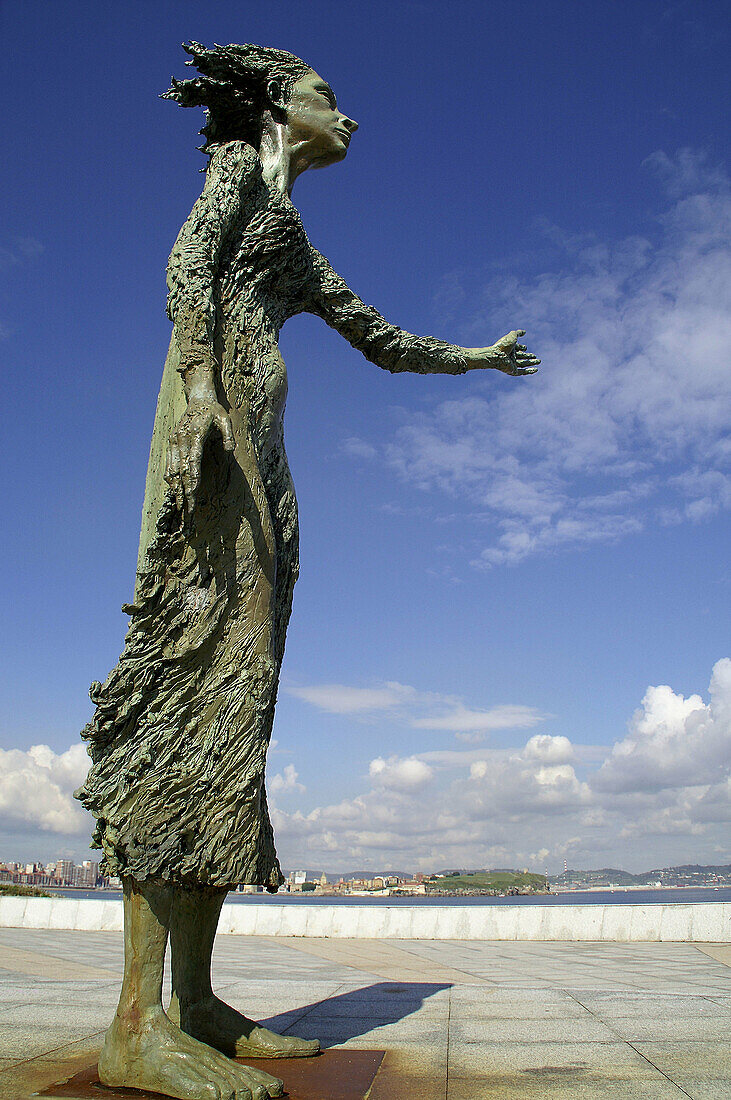 La Madre del Emigrante', sculpture by Ramon Muriedas. Rinconin park. Gijon. Asturias, Spain.