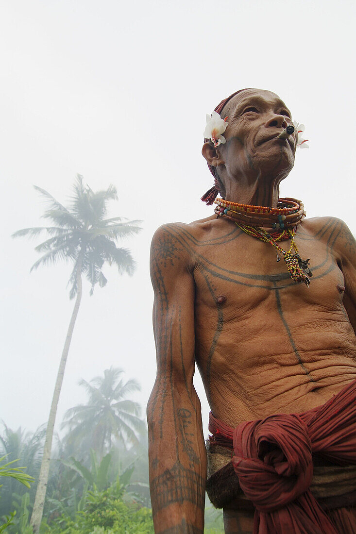Ultimos individuos de la tribu Mentawai en la isla de Siberut.Sumatra(Indonesia)
