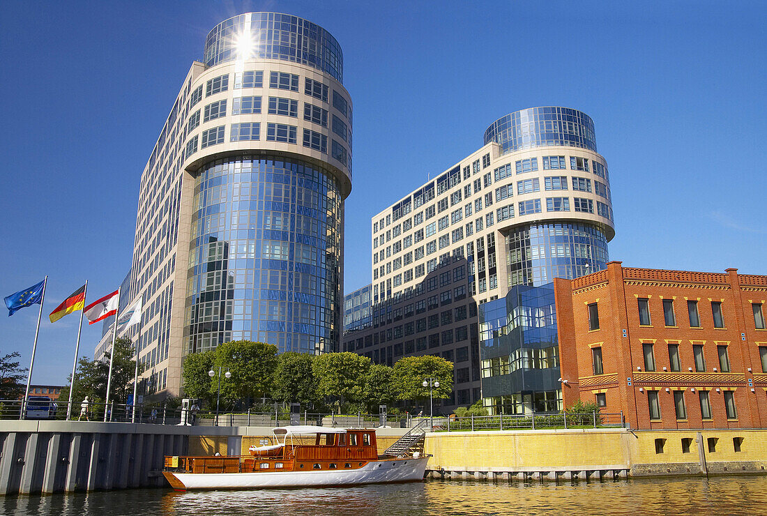 Blick über die Spree zum Bundesministerium des Innern, Berlin, Deutschland