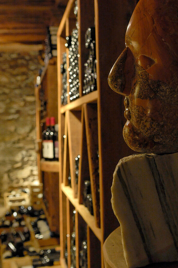 Weinregale im Weinkeller des Restaurants Kuppelrain, Kastelbell, Vinschgau, Südtirol, Italien, Europa