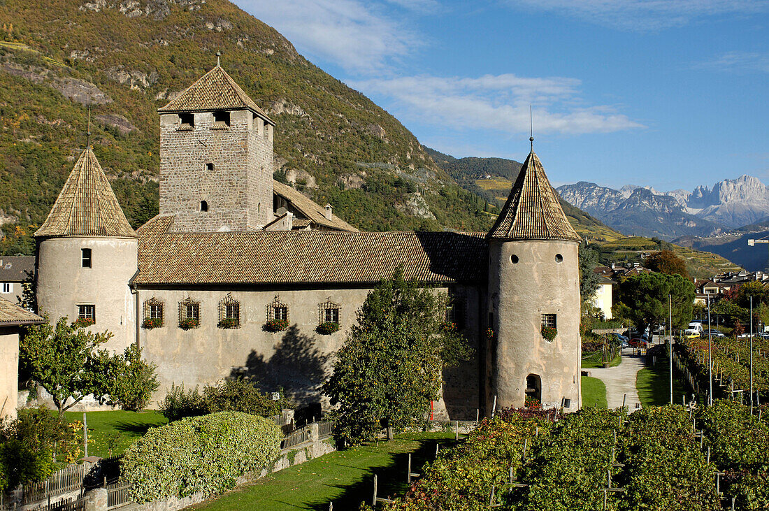 Castle Maretsch in the sunlight in autumn, Bozen, South Tyrol, Italy, Europe