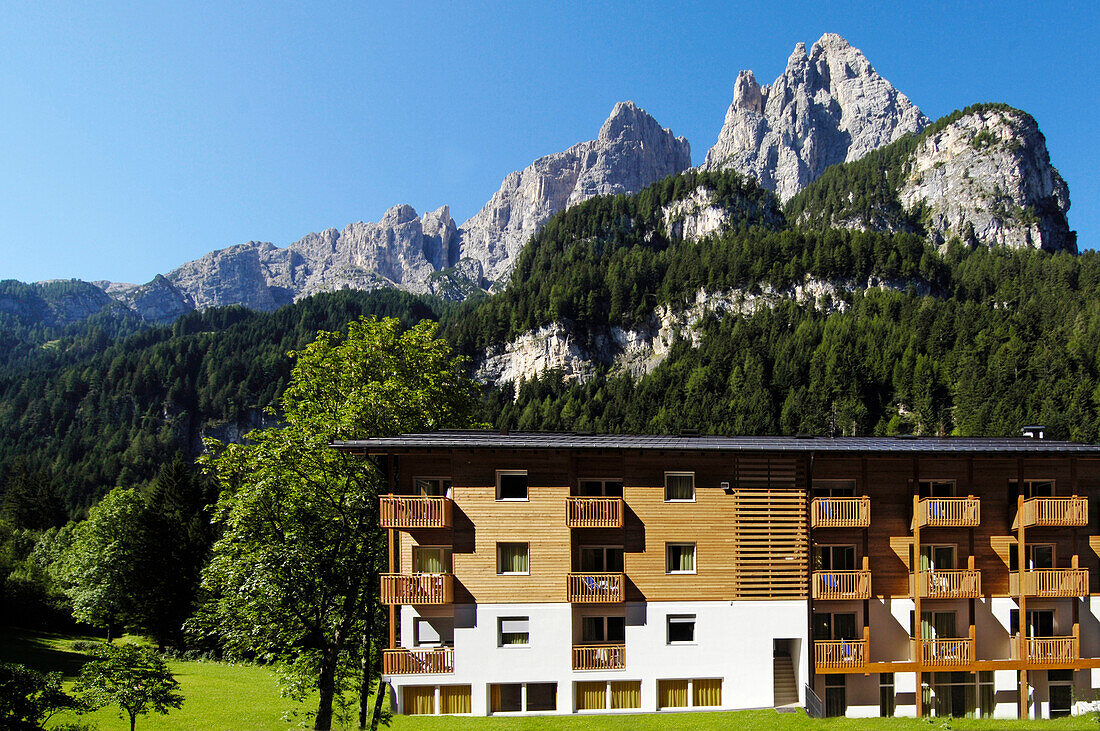 Hotel Bad Ratzes in front of mountains under blue sky, Bad Ratzes, Siusi, Valle Isarco, South Tyrol, Italy, Europe