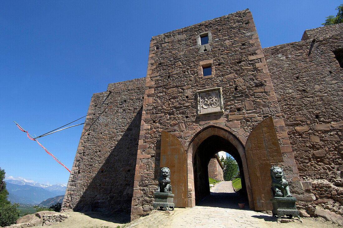 Sculptures in front of the entrance to the Messner Mountain Museum Firmian, MMM, Sigmundskron Castle, Reinhold Messner, Bolzano, South Tyrol, Italy