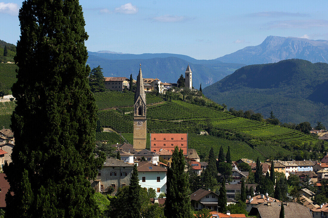 Bergdorf mit Berglandschaft, St. Jakob in Kastellaz, Kastellaz, Tramin an der Weinstrasse, Südtirol, Italien