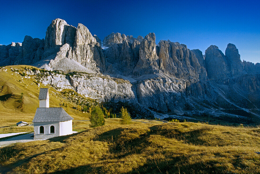 Chapel, Passo di Gardena, Gruppo di Sella, Dolomite Alps, South Tyrol, Italy