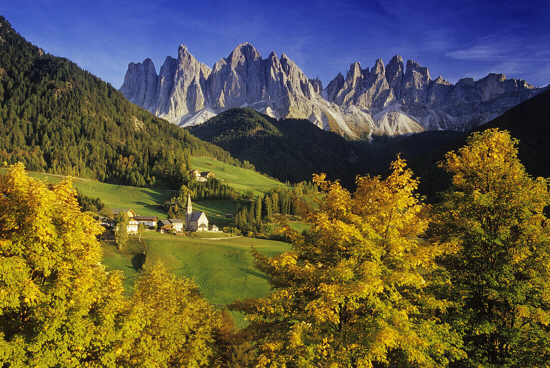 St. Magdalena, Geisler Spitzen, Villnößtal, Dolomiten, Südtirol, Italien