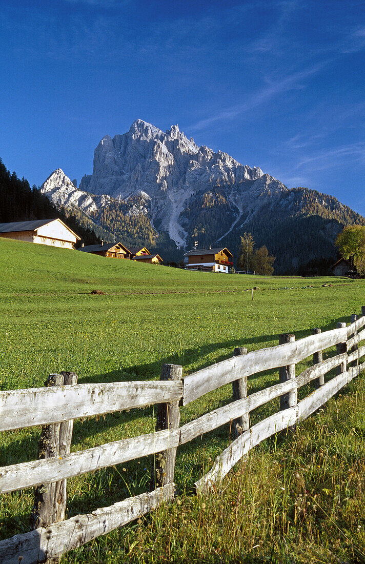 Bauernhöfe am Dürrenstein, Pustertal, Dolomiten, Südtirol, Italien