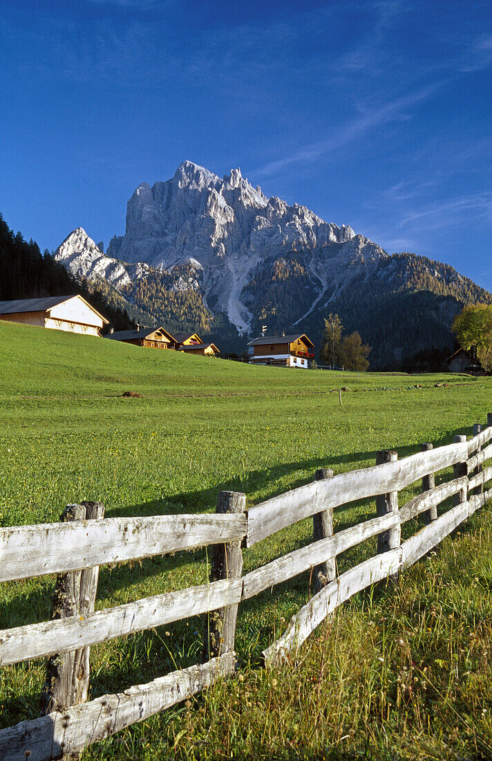 Farm houses at Picco di Vallandro, Val Pusteria, Dolomite Alps, South Tyrol, Italy