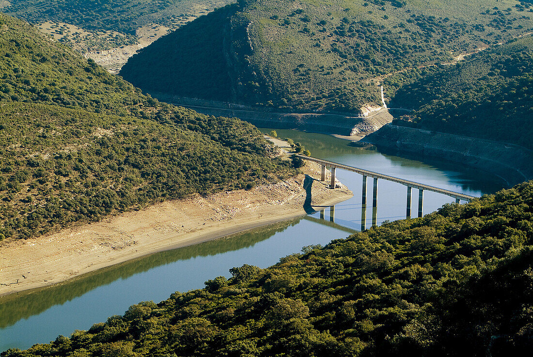 Tagus River. Monfrague Natural Park (Biosphere Reserve). Cáceres province. Extremadura, Spain