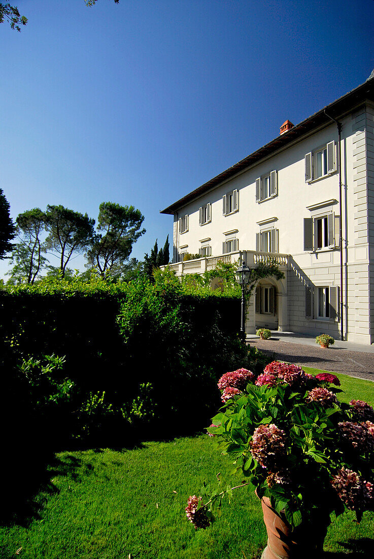 Garten und Eingang des Luxushotels Villa La Vedetta, Florenz, Toskana, Italien, Europa
