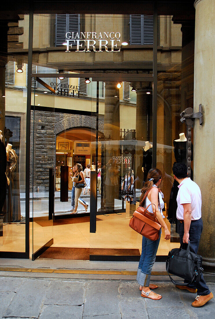 A couple in front of the boutique of Gianfranco Ferre, Via Tornabuoni, Florence, Tuscany, Italy, Europe