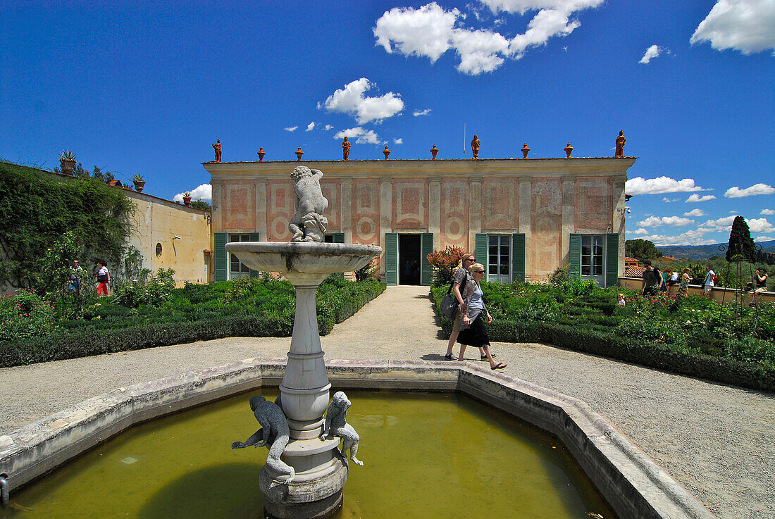 Porzellanmuseum mit Garten unter blauem Himmel, Boboli Garten, Florenz, Toskana, Italien, Europa