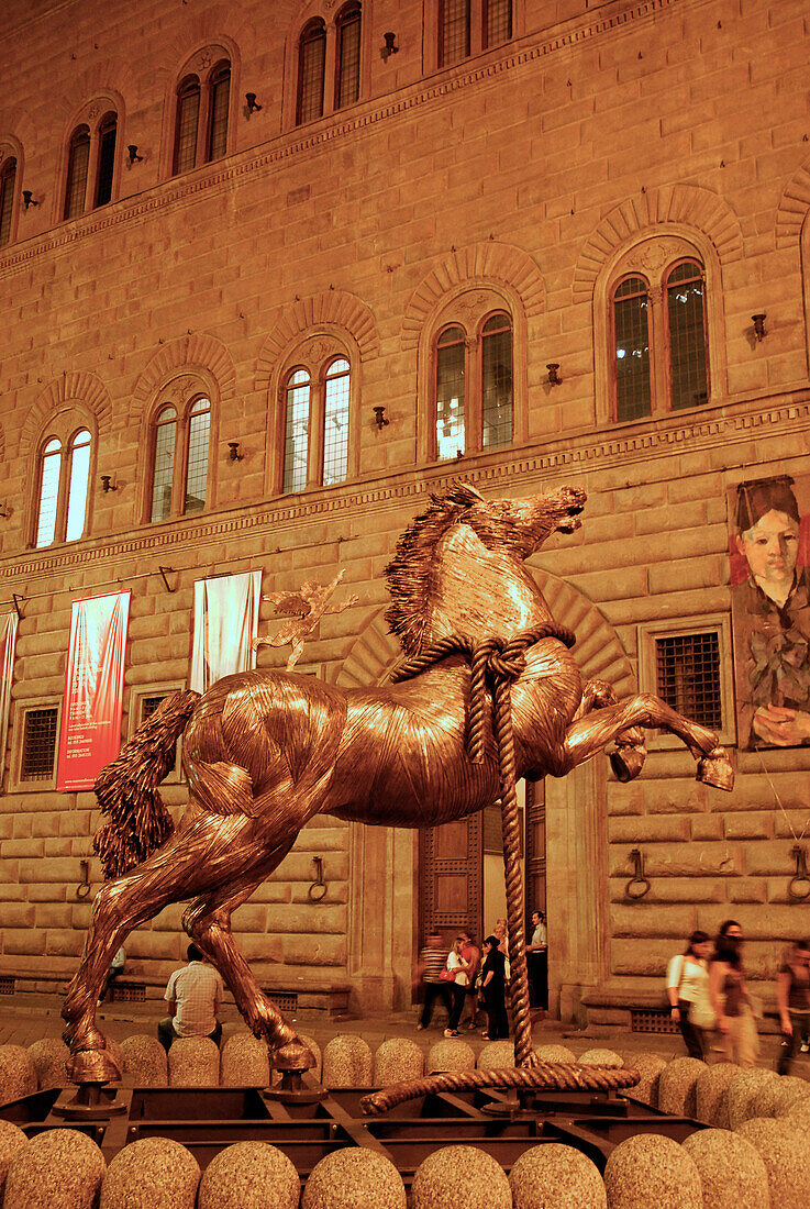 Horse sculpture in front of the Palazzo Strozzi in the evening, Piazza Strozzi, Florence, Tuscany, Italy, Europe