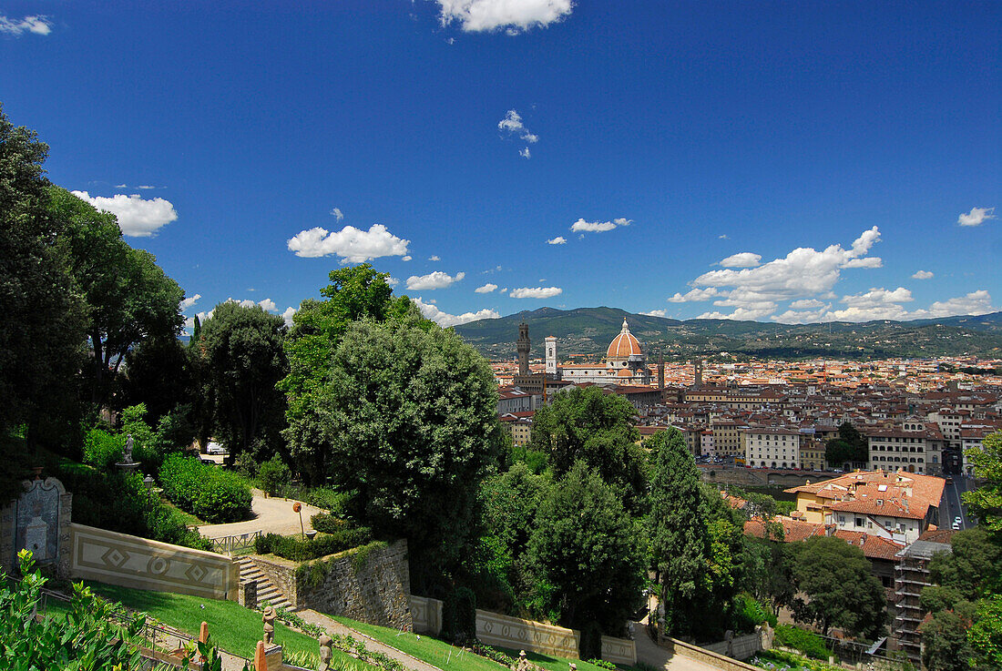 Blick auf Florenz unter blauem Himmel, Toskana, Italien, Europa