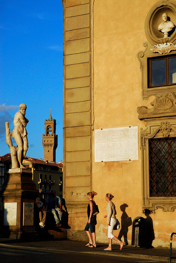 Tourists at Palazzo Frescobaldi in the sunlight, Florence, Tuscany, Italy, Europe